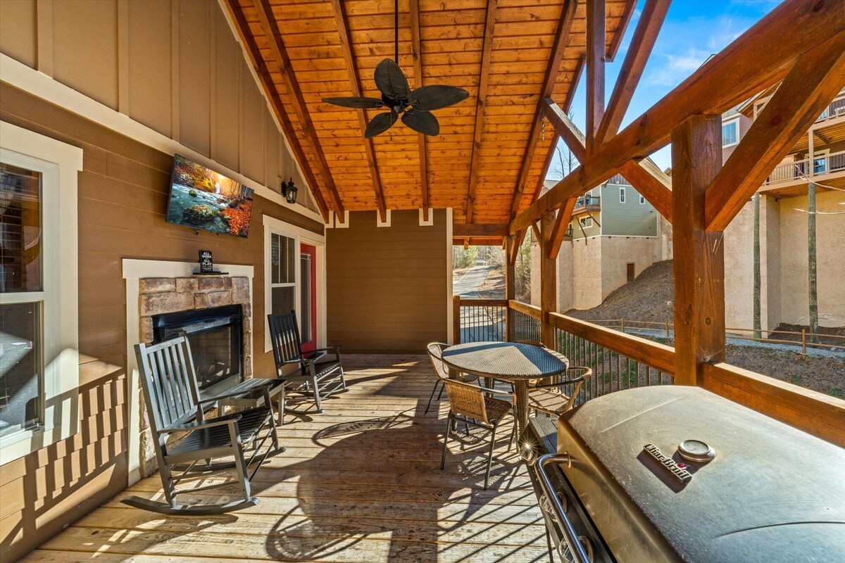 Photo 98 of Indoor cabin pool fun / $600 Free Attractions p day.