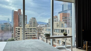 Caja de seguridad en la habitación y escritorio 