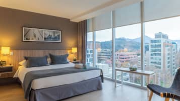 Habitación superior, 1 cama King size | Caja de seguridad en la habitación y escritorio