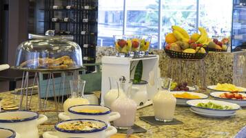 Desayuno buffet (USD 18 por persona)