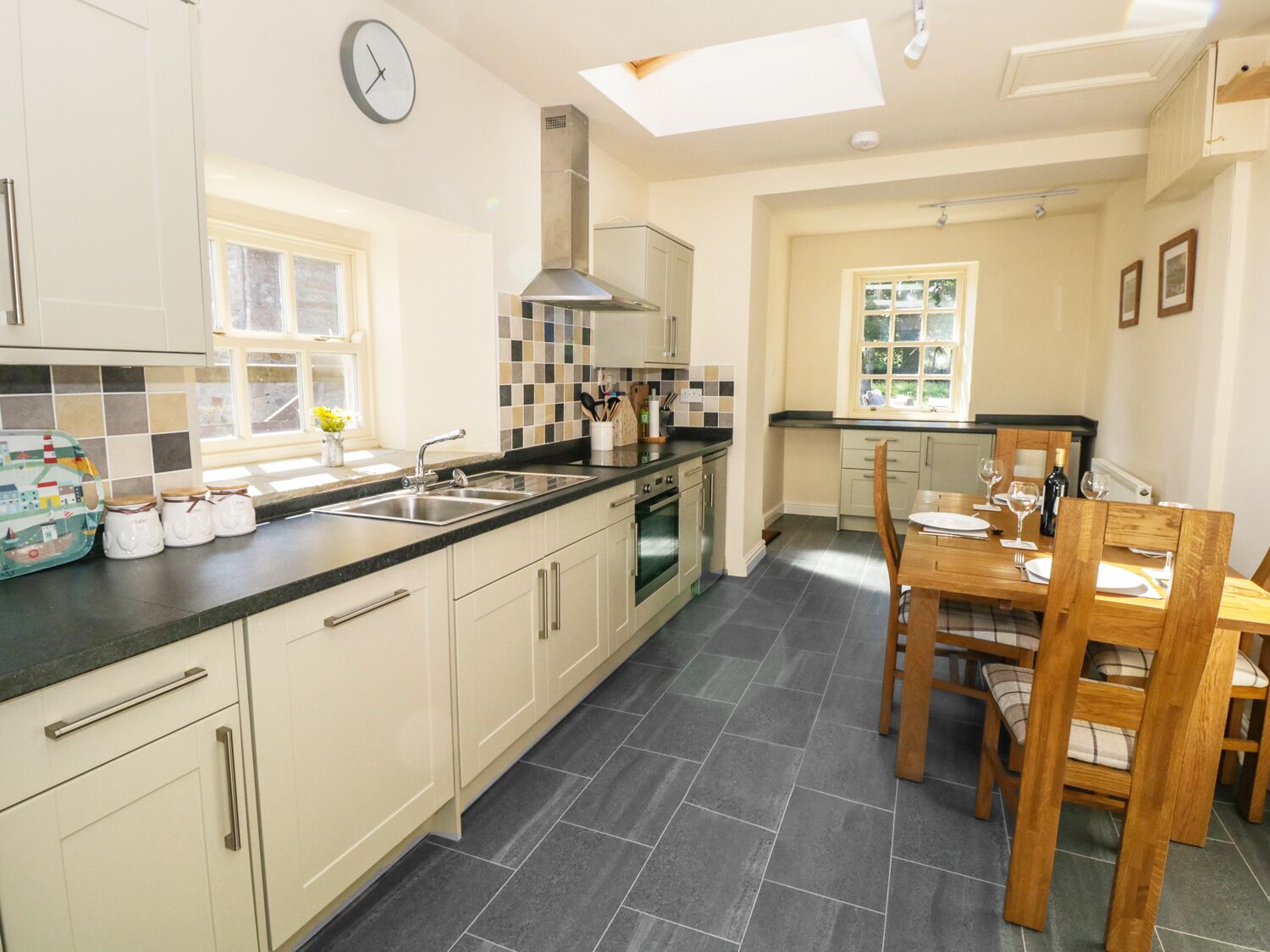 Cottage | Private kitchen | Microwave, stovetop, dishwasher, highchair