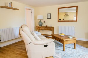 Cottage | Living area | TV - Woodpecker Lodge (Langport)