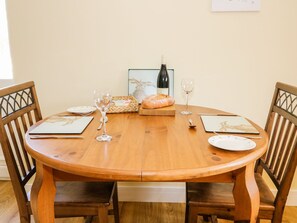 Cottage | Private kitchen | Fridge, microwave, stovetop, dishwasher - Woodpecker Lodge (Langport)