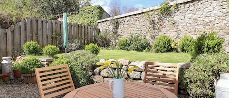 Cottage | Outdoor dining