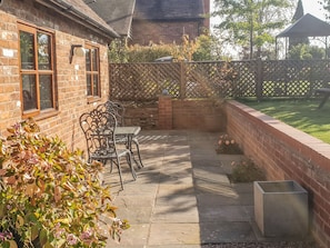 Outdoor dining - Woodstock Lodge (Worcester)