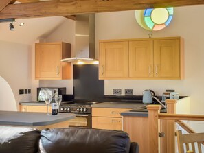 Cottage | Private kitchen | Fridge, stovetop, dishwasher, cookware/dishes/utensils - Moor View Chapel (Camelford)