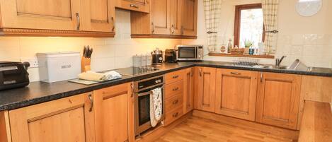 Cottage | Private kitchen | Microwave, stovetop, dishwasher, high chair