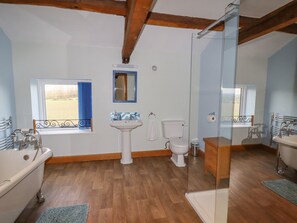 Cottage | Bathroom | Shower