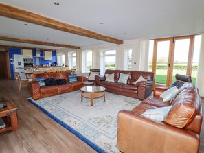 Cottage | Interior - The Oaks (Ellesmere)