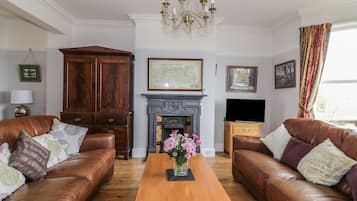 Cottage | Interior