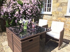 Cottage (Smugglers View) | Terrace/patio - Smugglers Rock Cottages (Scarborough)