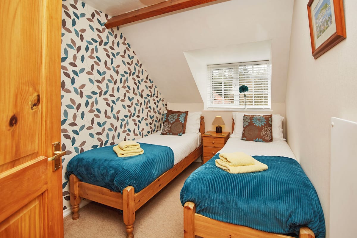 Cottage (Smugglers Cove)