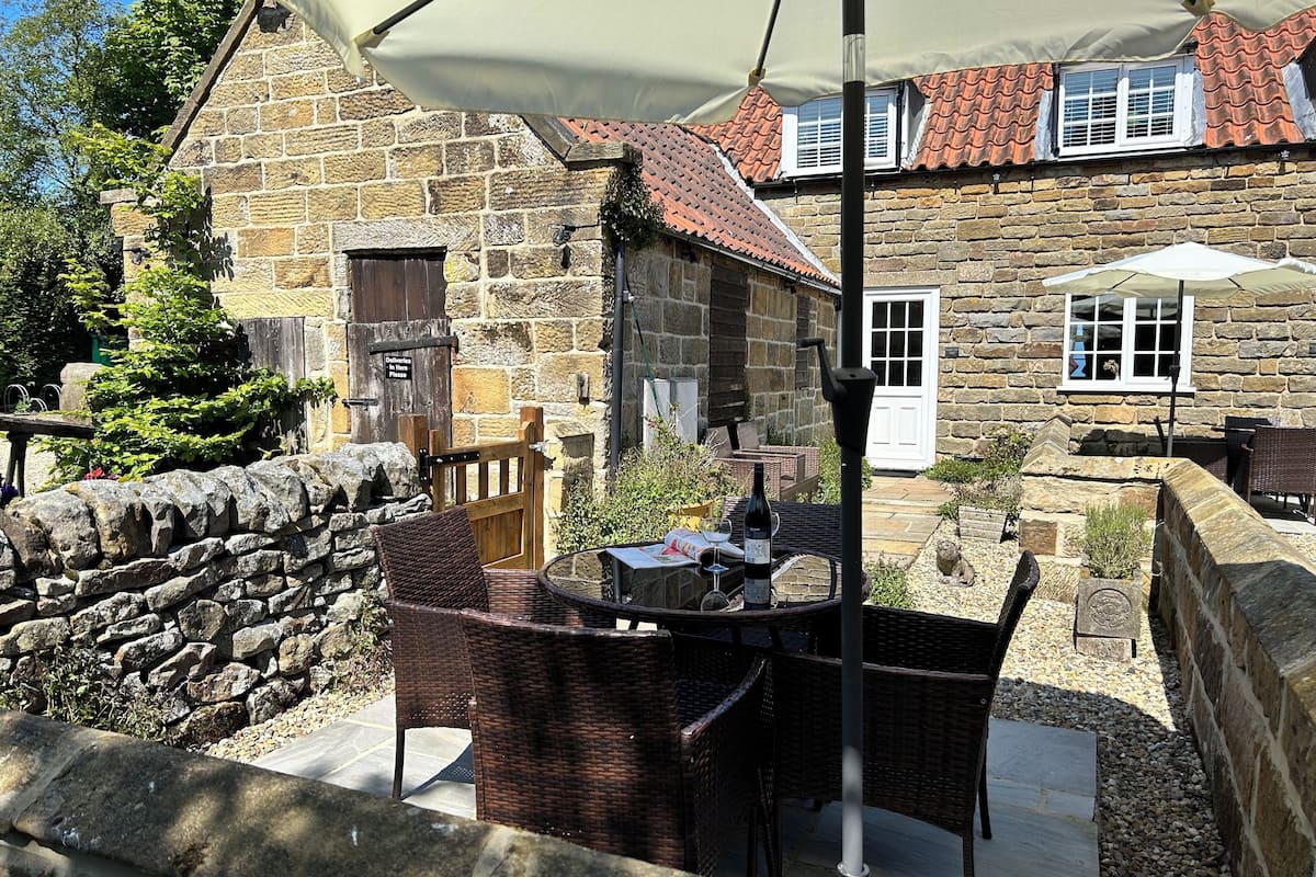 Cottage (Smugglers Rock)