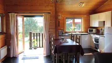 Casa de campo | Cocina privada | Lavavajillas, tetera eléctrica, tostadora y periquera