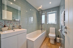 Cottage | Badkamer | Een douche