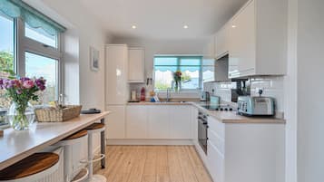 Casa rural | Cuina privada | Microones, placa de cuina, rentaplats i bullidora elèctrica