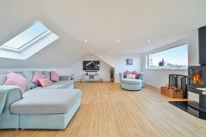 Cottage | Living area | TV, DVD player