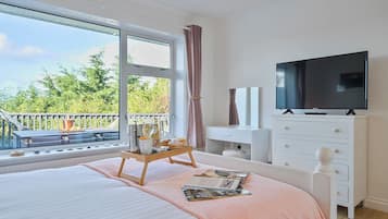 Cottage | 3 bedrooms, individually decorated, individually furnished, free WiFi