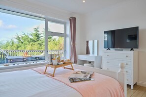 Cottage | 3 bedrooms, individually decorated, individually furnished, free WiFi