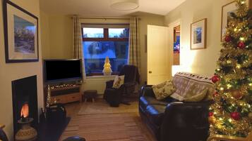 Cottage | Living area | TV