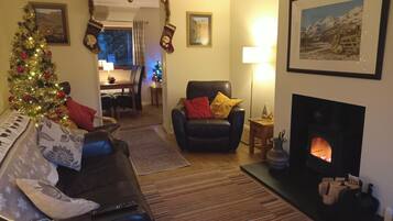 Cottage | Living area | TV