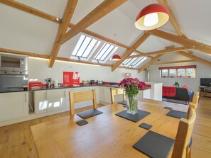 Cottage | Dining