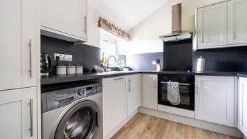 Sumarhús | Einkaeldhús | Uppþvottavél, pottar/pönnur/diskar/hnífapör