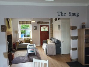Cottage | Living area | TV