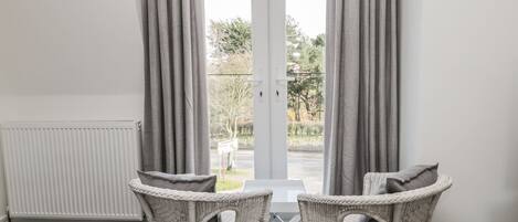 Cottage | 2 bedrooms, individually decorated, individually furnished, free WiFi