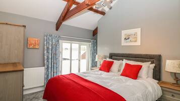 2 عدّة غرف نوم وبديكورات فريدة لكل غرفة وطراز فريد لكل وحدة