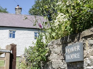 Cottage | Exterior - Lower Hodre (Bucknell)