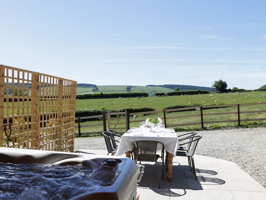 Cottage | Outdoor dining