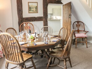 Cottage | Private kitchen | Microwave, stovetop, dishwasher, high chair