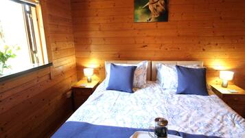 Cottage | 2 bedrooms, individually decorated, individually furnished, free WiFi