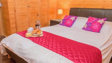 Cottage | 2 bedrooms, individually decorated, individually furnished, free WiFi