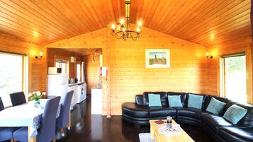 Cottage | Living area | TV, DVD player