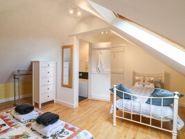 2 habitaciones, decoración personalizada y muebles diferentes 