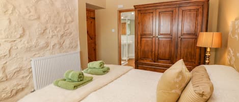 Cottage | 3 bedrooms, individually decorated, individually furnished, free WiFi