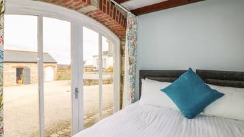 Cottage | 4 bedrooms, individually decorated, individually furnished, free WiFi