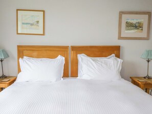 Cottage | Interior - The Meadow (Truro)