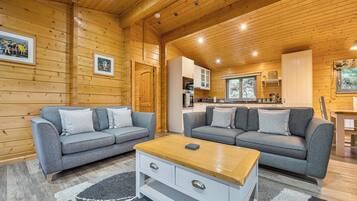 Cottage | Living area | TV