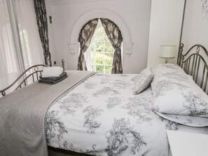 4 bedrooms, individually decorated, individually furnished, free WiFi