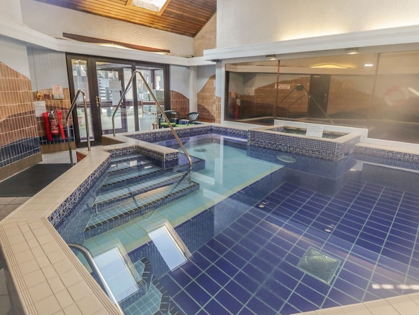 Cottage | Indoor pool