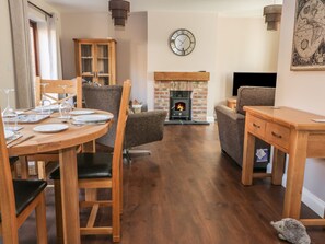 Cottage | Living room | TV, fireplace