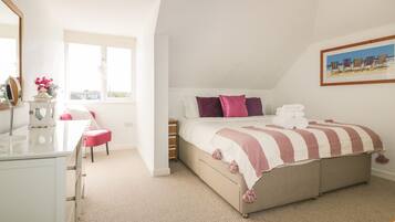 Cottage | 4 bedrooms, individually decorated, individually furnished, free WiFi