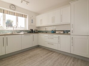 Cottage | Cuisine privée | Réfrigérateur, lave-vaisselle