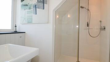 Cottage | Bathroom | Shower