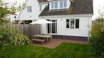 Cottage | Outdoor dining