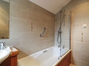 Cottage | Bathroom | Shower, hair dryer - Craggs Cottage (Kelso)