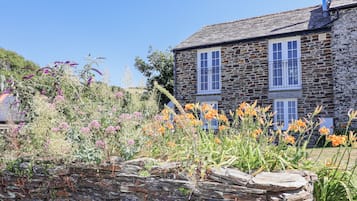 Cottage | Property grounds